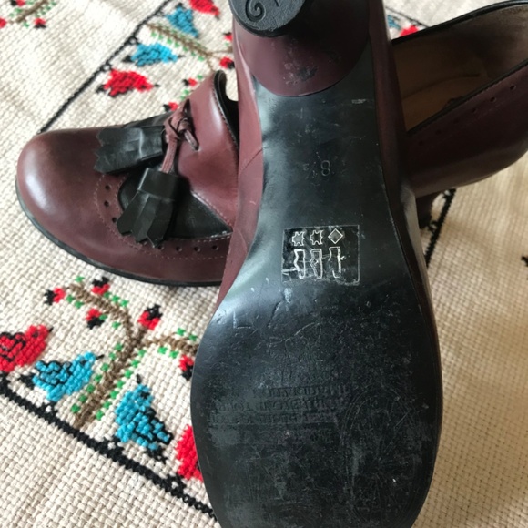 John Fluevog Bellevue Dumont burgundy pumps w black tassels size 8.5w - Picture 4 of 5